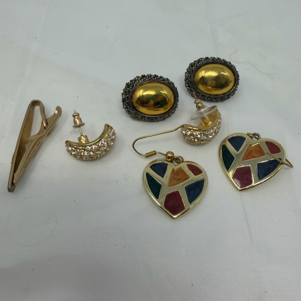 Vintage Jewelry Lot Swank Tie Clip Roman Rhinestone Val Enamel Heart Earrings